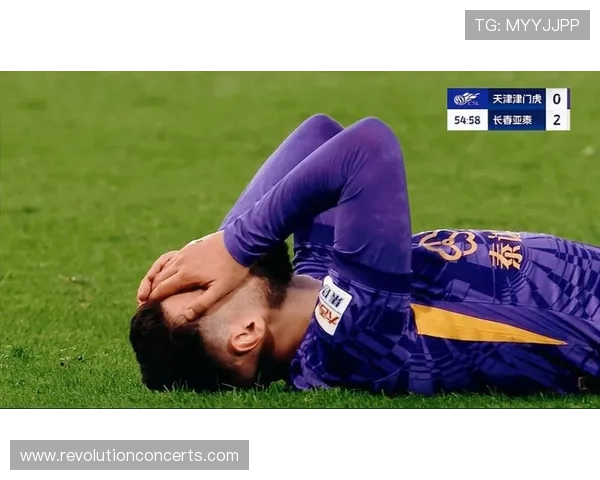 关键时刻失误频频，球队在比赛中痛失好局需总结经验