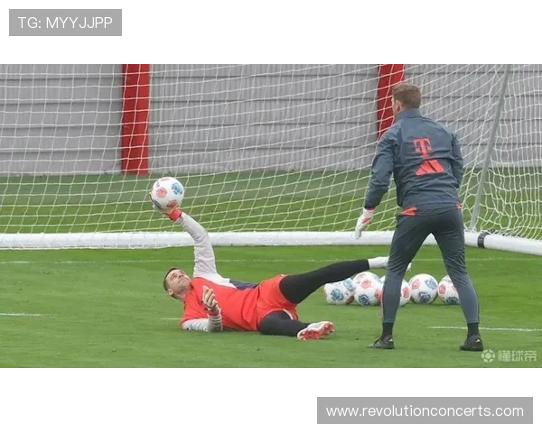 诺伊尔传球特点：出球精准、擅长发动快速反击，本赛季表现稳健