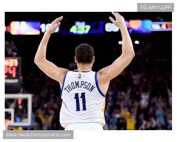 克莱·汤普森无球跑动制造空位，三分效率领跑后卫群